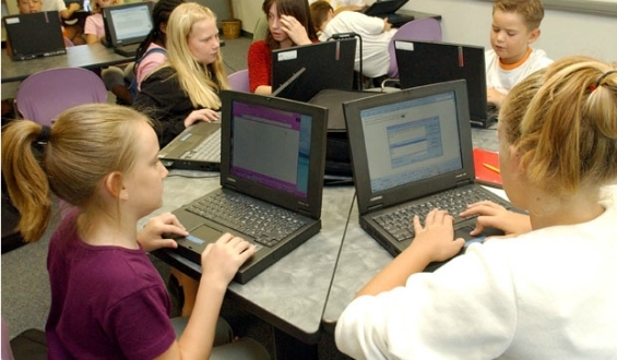 IT-компания "Майкрософт Украина" предоставила Министерству образования и науки Украины до 90% скидки на программное обеспечение для 23 тыс. компьютеров, которые установят в украинских школах. 