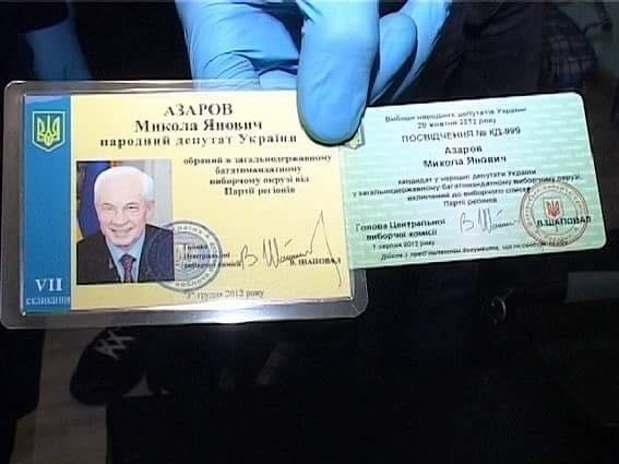 Киевские полицейские обнаружили квартиру с имуществом экс-премьер-министра Украины Николая Азарова. 