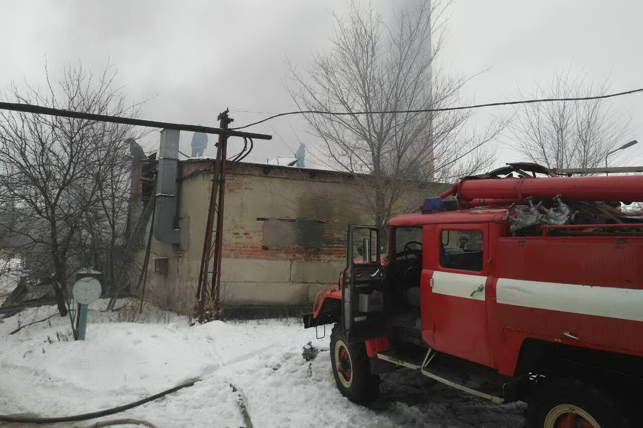 В Харькове произошел пожар на территории бывшего кожзавода: огонь вспыхнул в здании котельной. 