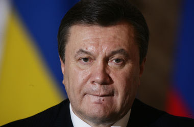 Адвокат вернул Луценко объявленное через видеосвязь подозрение Януковичу 
