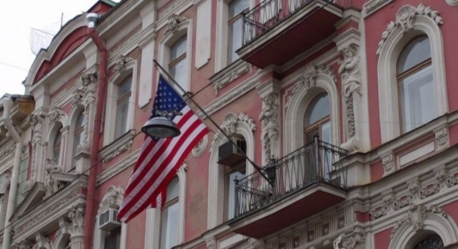 США закрывают две российских дипмиссии в Нью-Йорке и Мэриленде в ответ на нападения России на американских дипломатов в Москве. 