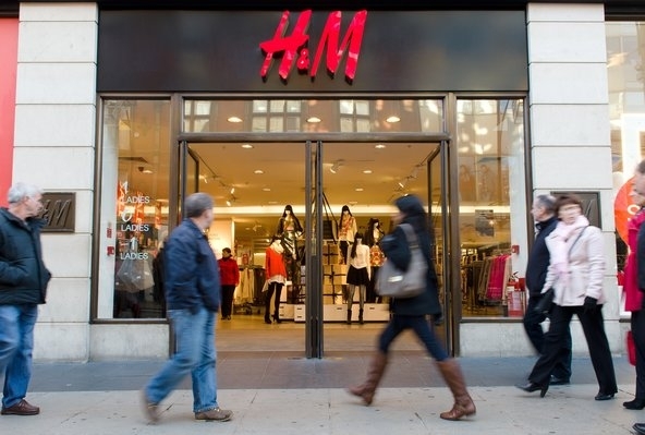 Один из крупнейших международных ритейлеров H & M заинтересовался украинским ринком.На этой неделе председатель по развитию новых рынков H & M Маттиас Ламберг посетил Украину. 