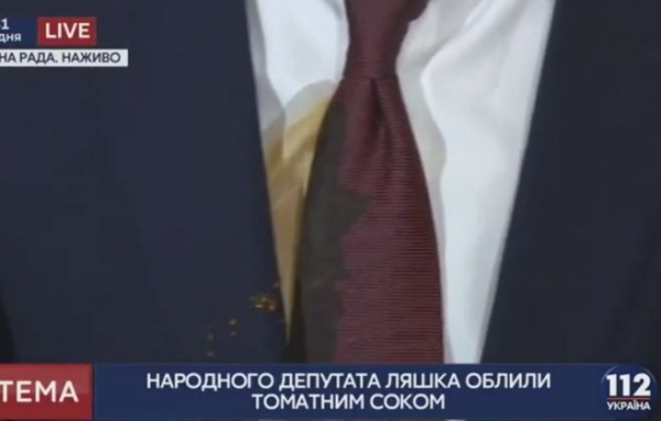 В Раде девушка облила Ляшко томатным соком: политик отреагировал (видео) 