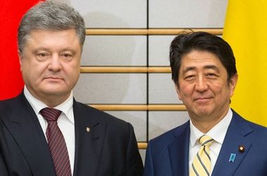 Порошенко созвонился с премьером Японии: обсудили Донбасс и санкции против РФ 