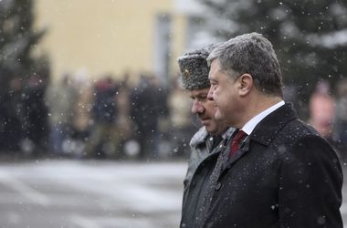 Украина заключила более 40 контрактов на поставку вооружения и средств обороны – Порошенко 