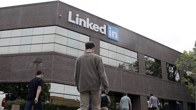 Microsoft купила социальную сеть LinkedIn, ориентированную прежде всего на профессиональное сообщество и обмен деловой информацией. 