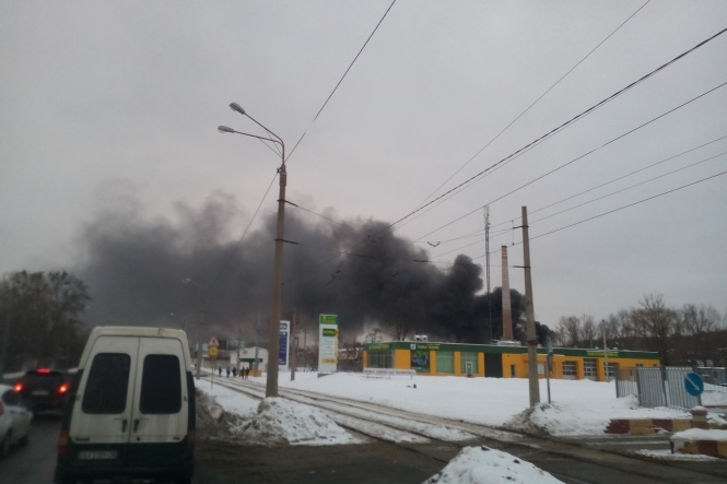 В Харькове произошел пожар на территории бывшего кожзавода: огонь вспыхнул в здании котельной. 