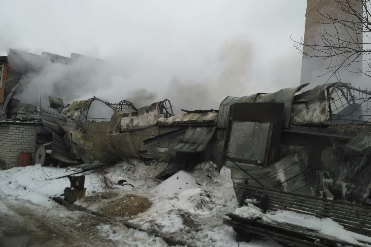 В Харькове произошел пожар на территории бывшего кожзавода: огонь вспыхнул в здании котельной. 