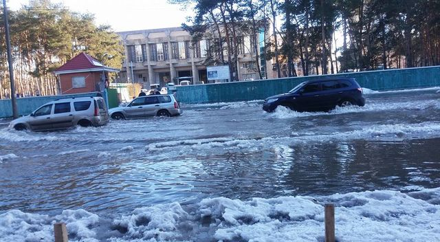 В Киеве на улице генерала Жмаченко 22 января произошел серьезный прорыв на трубопроводе "Киевводоканала". 