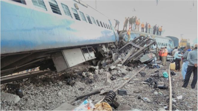 В индийском штате Андхра-Прадеш вечером 21 января поезд сошел с рельсов, в результате чего погибли 26 человек, более 50 получили ранения. 