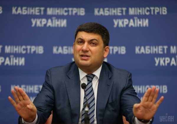 Госсекретарь КМУ Владимир Бондаренко рассказал, что сумма, которую глава правительства Владимир Гройсман получает "на руки" со всеми надбавками, составляет 35 тысяч гривен. 