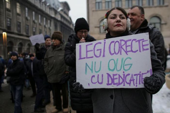 Десятки тысяч румын протестовали в Бухаресте и других крупных городах страны протии планов правительства декриминализировать отдельные преступления и помиловать ряд преступников коррупционеров. 