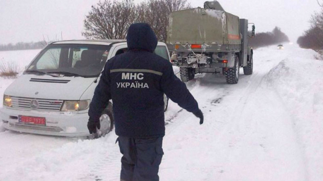 В Украине из-за плохих погодных условий на дорогах погибли 9 человек, еще 66 были травмированы в течение 14 января. 