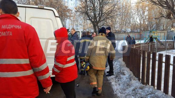 В Киеве по улице Андрущенко в субботу произошло возгорание. Прибывшие на место происшествия после ликвидации огня обнаружили труп человека. 