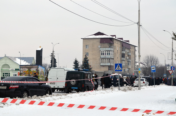 По результатам служебной проверки, начатой ​​в рамках дела о перестрелке в Олевске Житомирской обл., из-за которой погибли два человека, к дисциплинарной ответственности привлечены 12 полицейских. 