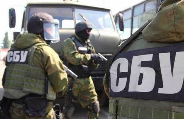 Сотрудники Службы безопасности задержали в Донецкой области мужчину, который требовал у местных жителей деньги, угрожая им физической расправой. 
