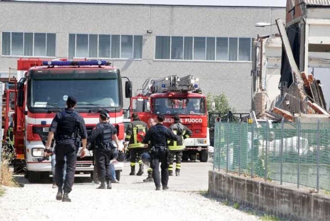 В Италии автобус с детьми, который возвращался из Франции в Венгрию, врезался в столб и загорелся, погибли 4 человека. 
