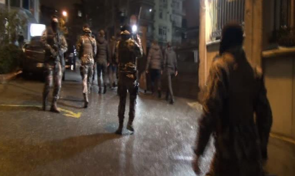В Стамбуле группа нападавших обстреляла из гранатомета здание Управления безопасности. 