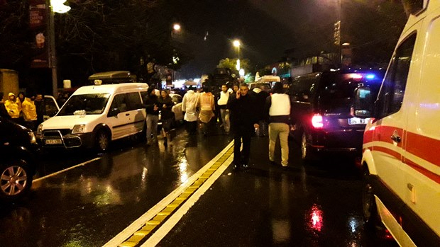 Полиция Турции арестовала 12 человек по подозрению в причастности к нападению на ночной клуб в Стамбуле в новогоднюю ночь, поиск нападающего продолжается 