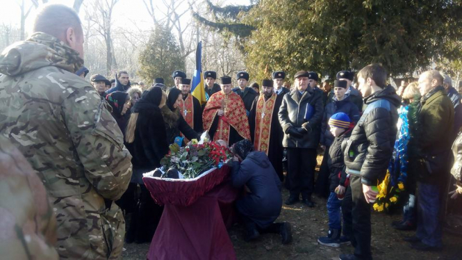 На улице Институтской в ​​центре Киева в понедельник прошло прощание с бойцом 12 ОМПБ Леонидом Проводенком с позывным Козак, погибшего 28 декабря. 