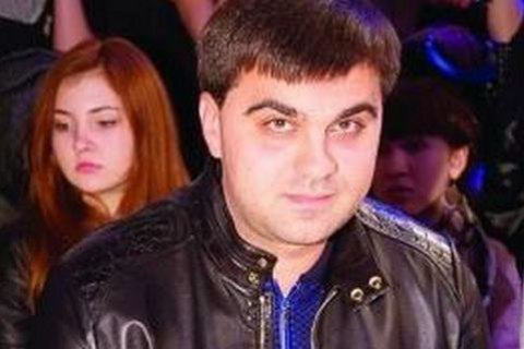Оболонский районный суд Киева отправил под домашний арест вице-президента Федерации бокса Киева, донецкого бизнесмена Николая Крысы, который сломал нос полицейскому. 
