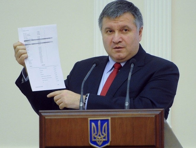 По информации главы МВД Арсена Авакова, более миллиона граждан Украины имеют зрою. Из них почти 879 тыс. Человек - огнестрельное. 
