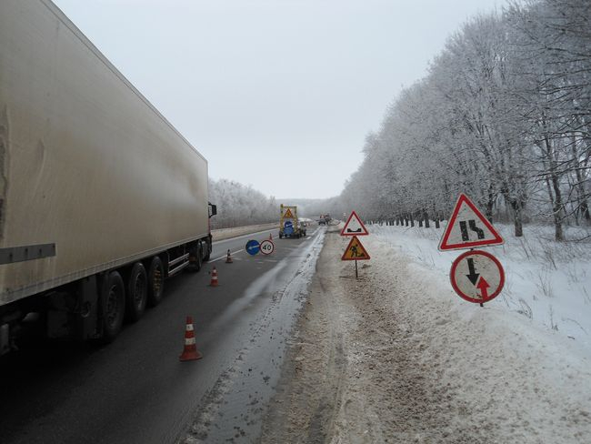 На дорогах Украины, в результате сложных погодных условий и повышенной аварийной ситуации, за сутки погибли 4 человека и 83 были травмированы. 