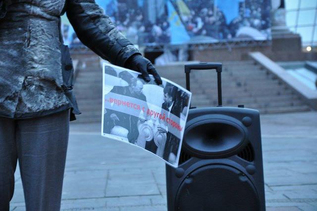 В центре Киева прошел митинг памяти оппозиционного российского политика Бориса Немцова, которого убили в ночь на 28 февраля 2015 в центре Москвы. 