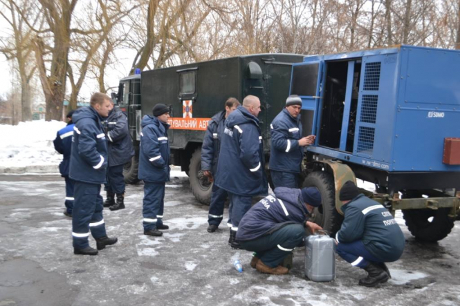 Авдеевский энергетики совместно с военными и оперативными службами города пытаются восстановить линии электропередач. Украинская сторона готовит заявку на установление режима "Тишина" на 20 февраля. 