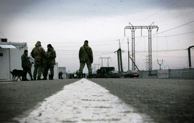 Боевики ОРДЛО открыли огонь в направлении дорожных коридоров через линию разграничения и обстреляли контрольный пост "Майорск". 