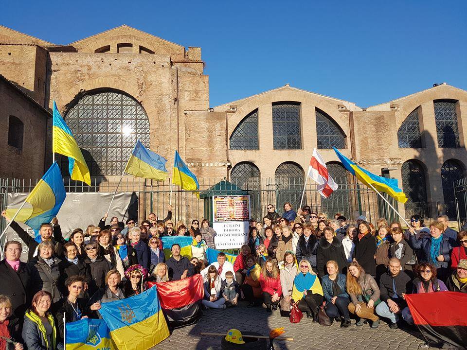 На центральной площади Рима Украинцы и итальянцы сегодня, 19 февраля, почтили память Небесной сотни. 