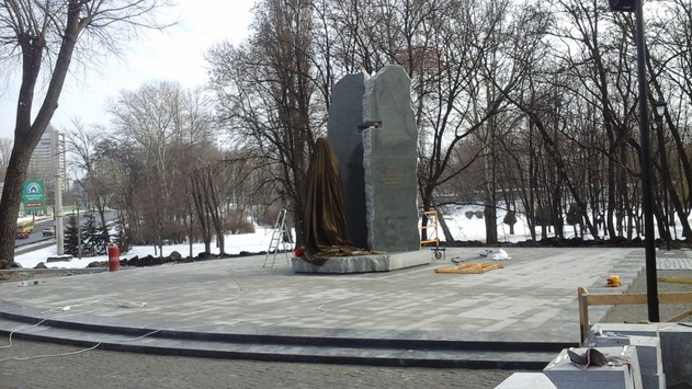 Мэр столицы отметил, что в прошлом году Киев и Украина на достойном уровне провели мероприятия по чествованию памяти жертв Бабьего Яра к семьдесят пятой годовщине трагедии 
