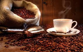 Бразилия, которая является крупнейшим производителем кофе в мире, впервые в истории вынуждена импортировать кофейные зерна, чтобы сохранить приемлемые для населения цены на напиток. 