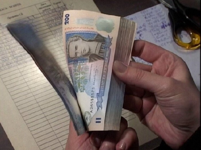 Международный валютный фонд предлагает Украине отказаться от повышения минимальной зарплаты в следующие три года. 