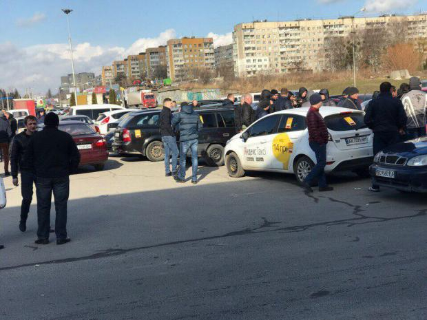 "Яндекс.Такси" останется работать во Львове, несмотря на конфликты и ультиматум нескольких общественных организаций. 