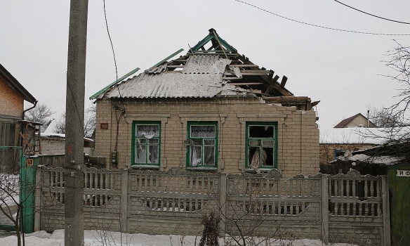 Боевики ночью обстреляли Авдеевку, в результате чего погиб один мирный житель, количество пострадавших уточняется. 