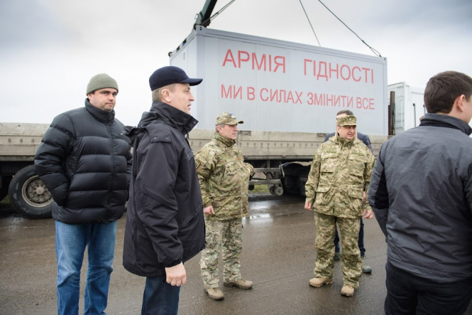 На этот раз санитарный модуль будет служить воинам 30 отдельной механизированной бригады, которая базируется в Волновахе. 