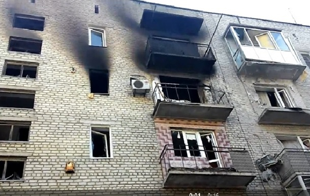 Террористы в зоне АТО осуществляют обстрелы Марьинка Донецкой области, что привело к возгоранию нескольких домов 