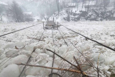 На реках Закарпатской области начался спад воды, критическая ситуация с ледоходом прошла. 