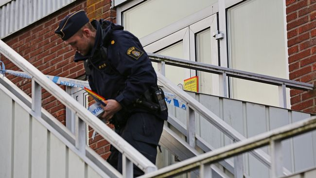 Около 15 человек пострадали, двое — серьезно, во время пожара, который произошел в лагере для беженцев в городке Венерсборг на западе Швеции. 