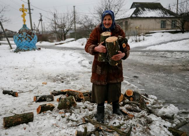 В Госслужбе по чрезвычайным ситуациям доложили о ситуации в Авдеевке Донецкой области по состоянию на утро 26 февраля: город обесточен, вода подается по графику. 