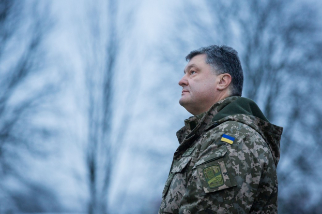 Президент Петр Порошенко обещает не оставить украинцев в оккупированном Крыму без поддержки. 