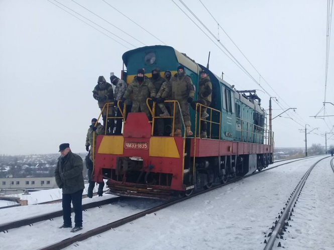 На оккупированной территории Луганской области, в 5 километрах от нашего "границы", был взорван железнодорожный путь. 