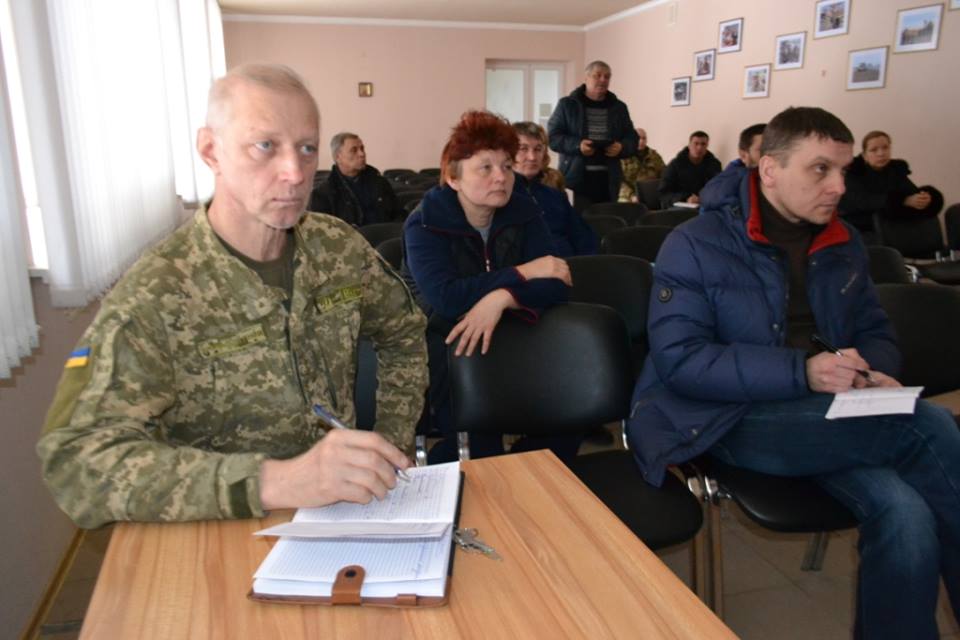 Авдеевский энергетики совместно с военными и оперативными службами города пытаются восстановить линии электропередач. Украинская сторона готовит заявку на установление режима "Тишина" на 20 февраля. 