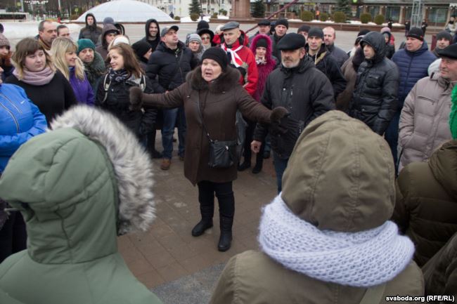 В крупных городах Беларуси сегодня, 19 февраля, прошли новые акции протеста против "налога на тунеядство", который должен обязать неработающих граждан платить в казну около $ 200 в год. 