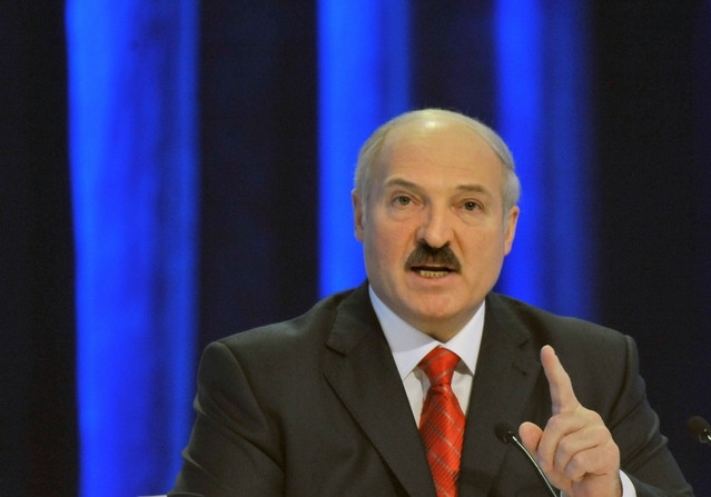 Президент Беларуси Александр Лукашенко заявил, что пока он не имеет права отменять смертную казнь, которую, по его мнению, скоро применят страны ЕС. 