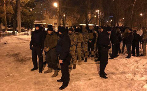 В Харькове в жилом массиве Алексеевка произошла перестрелка между ветеранами батальона "Донбасс" и членами "Восточного корпуса" якобы из-за спора о блокаде. 