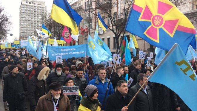 В Киеве проходит Марш солидарности с крымскотатарским народом. 