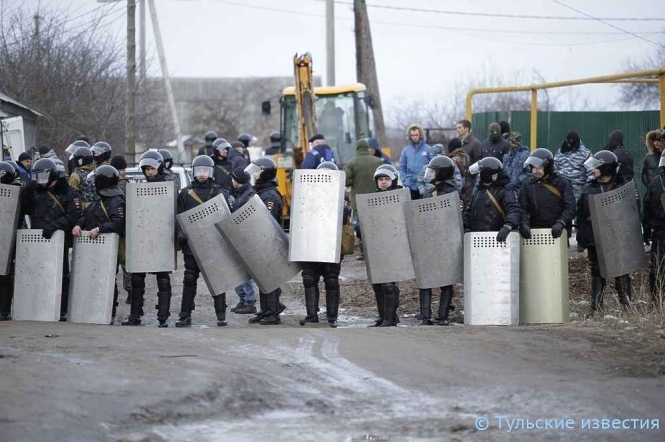 В России в воскресенье начались массовые митинги против коррупции, власти считают многие из них несанкционированными и задерживает участников. 