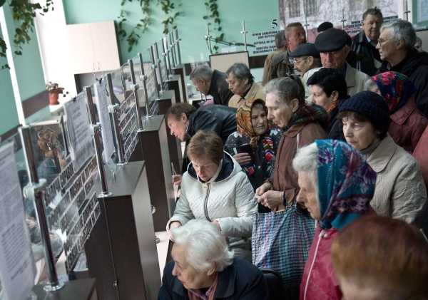 В 2016 году Пенсионный фонд перечислил внутренне перемещенным лицам из ОРДЛО пенсий на 11500000000 грн. Это более чем вдвое меньше, чем в 2015 году. 